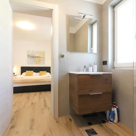 Villa Stunning Modern Monte Vernal In Near The And Center Pula