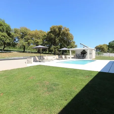 Stunning Modern Monte Vernal In Near The And Center