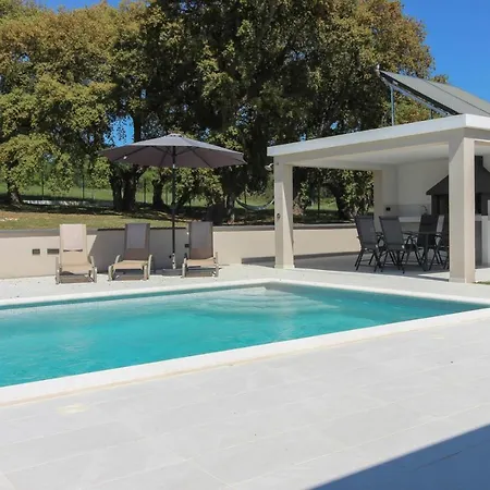 Stunning Modern Monte Vernal In Near The And Center *