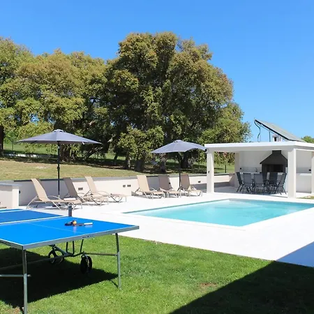 Villa Stunning Modern Monte Vernal In Near The And Center Pula