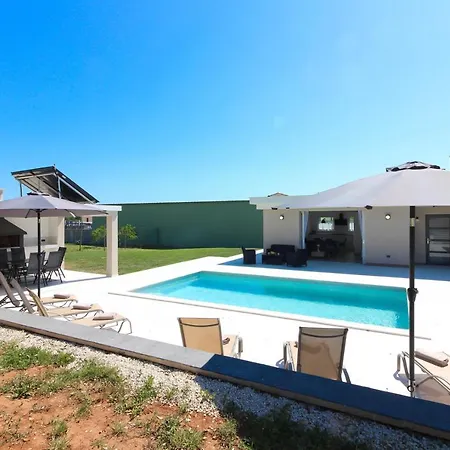 Villa Stunning Modern Monte Vernal In Near The And Center *