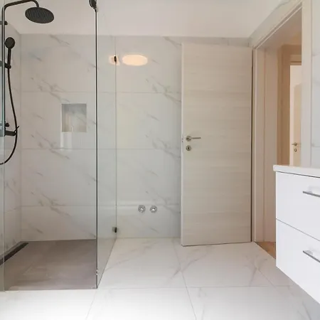 Stunning Modern Monte Vernal In Near The And Center Villa *