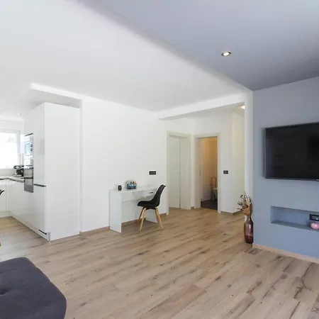 Villa Stunning Modern Monte Vernal In Near The And Center *