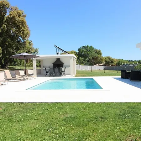 Villa Stunning Modern Monte Vernal In Near The And Center