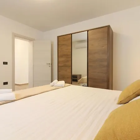 Stunning Modern Monte Vernal In Near The And Center Willa *