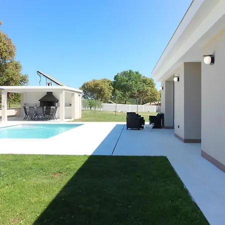 Stunning Modern Monte Vernal In Near The And Center Villa *