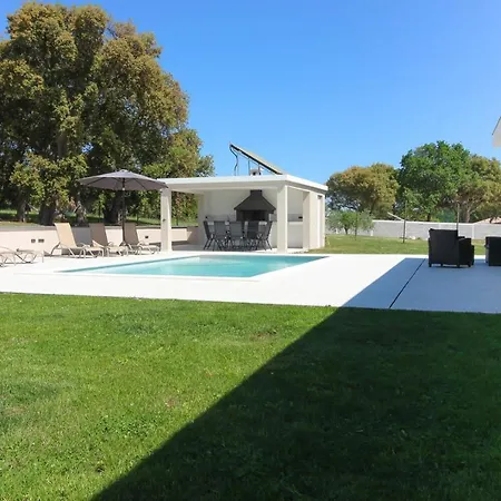 Stunning Modern Monte Vernal In Near The And Center * Pula