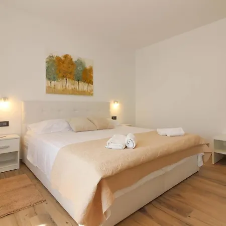 Villa Stunning Modern Monte Vernal In Near The And Center