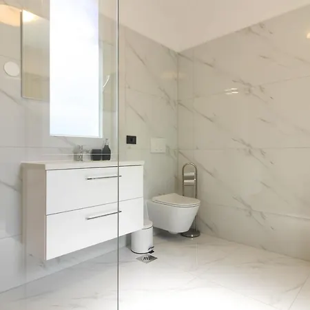 Stunning Modern Monte Vernal In Near The And Center *