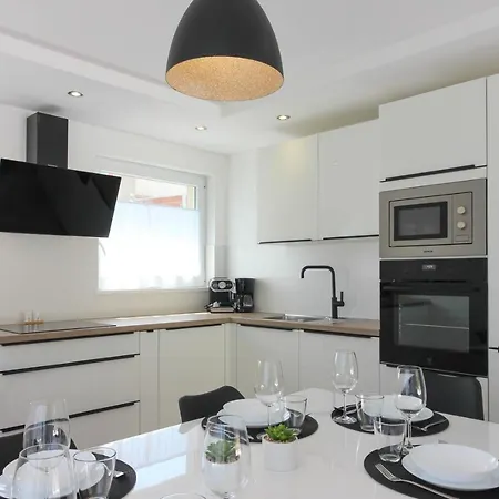Villa Stunning Modern Monte Vernal In Near The And Center