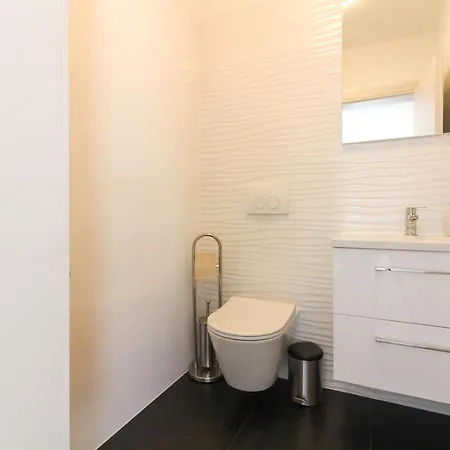 Stunning Modern Monte Vernal In Near The And Center