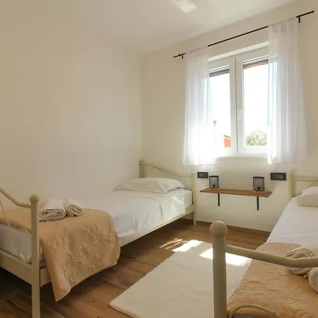 Stunning Modern Monte Vernal In Near The And Center Willa Pula