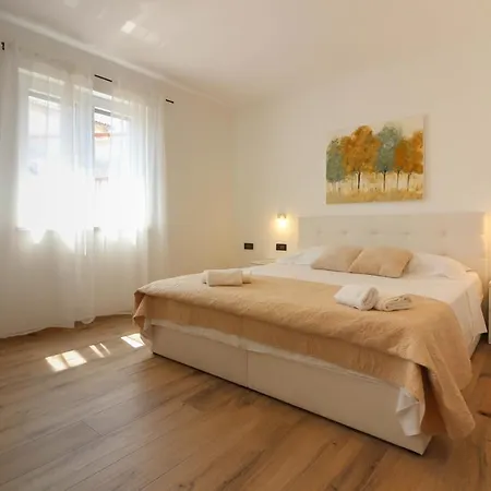 Stunning Modern Monte Vernal In Near The And Center