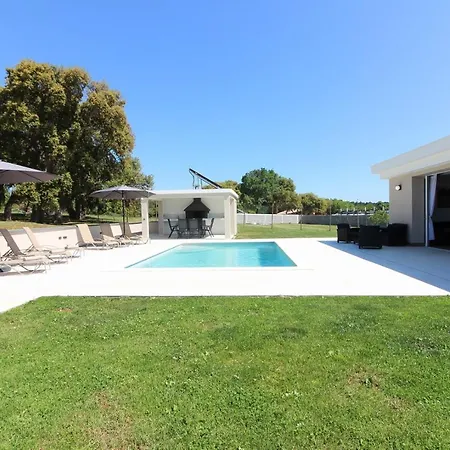 Stunning Modern Monte Vernal In Near The And Center
